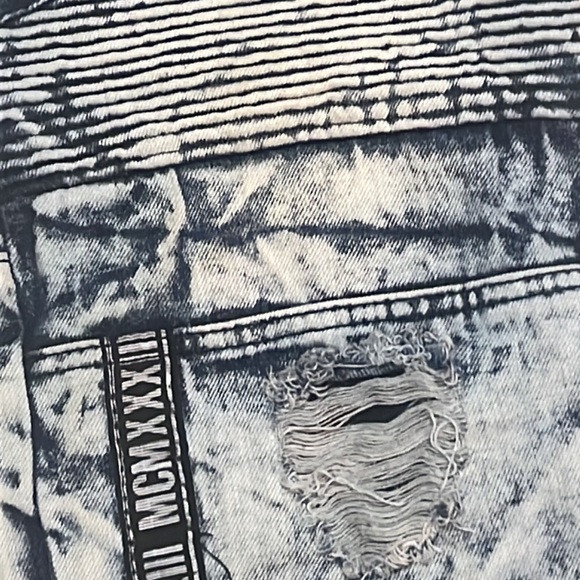 Red Ape Size 40X30 - Picture 6 of 13